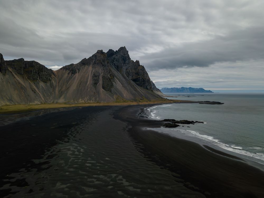 The coastline of Hvalnes beach