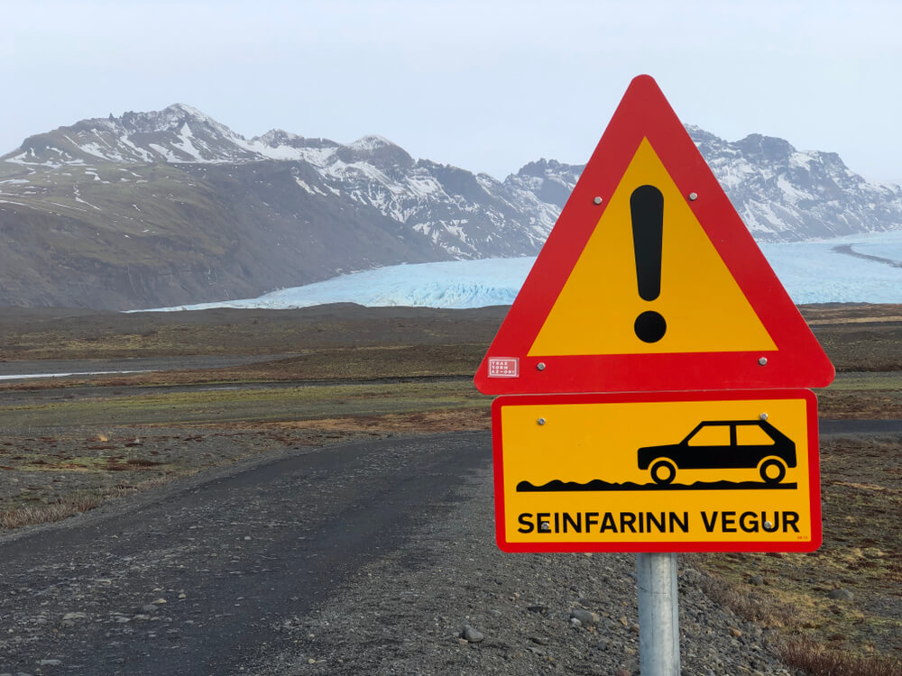 Blue Car Rental Guide to Road Signs in Iceland