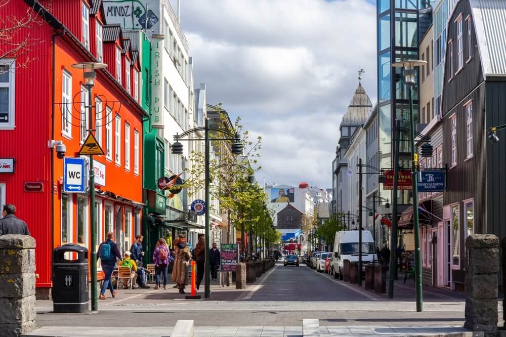 Population of Iceland: Local Life and Tourist Guide